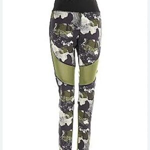 S2 High-Waisted Green and Black Camouflage Leggings with Mesh Green Panels/Sz XL